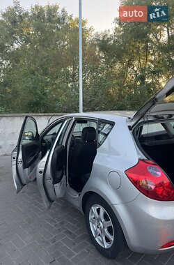 Хэтчбек Kia Ceed 2007 в 