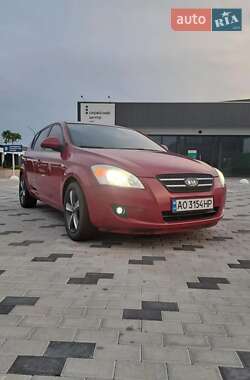 Хэтчбек Kia Ceed 2008 в Хусте