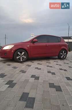 Хэтчбек Kia Ceed 2008 в Хусте