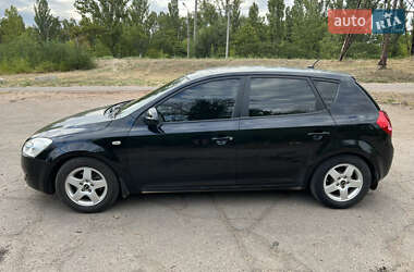 Хетчбек Kia Ceed 2008 в 