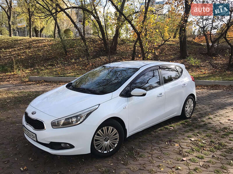 Хэтчбек Kia Ceed 2012 в Киеве