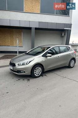 Хэтчбек Kia Ceed 2013 в Запорожье