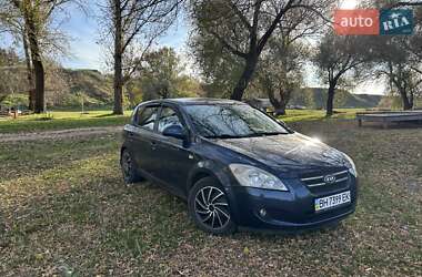 Хэтчбек Kia Ceed 2007 в 