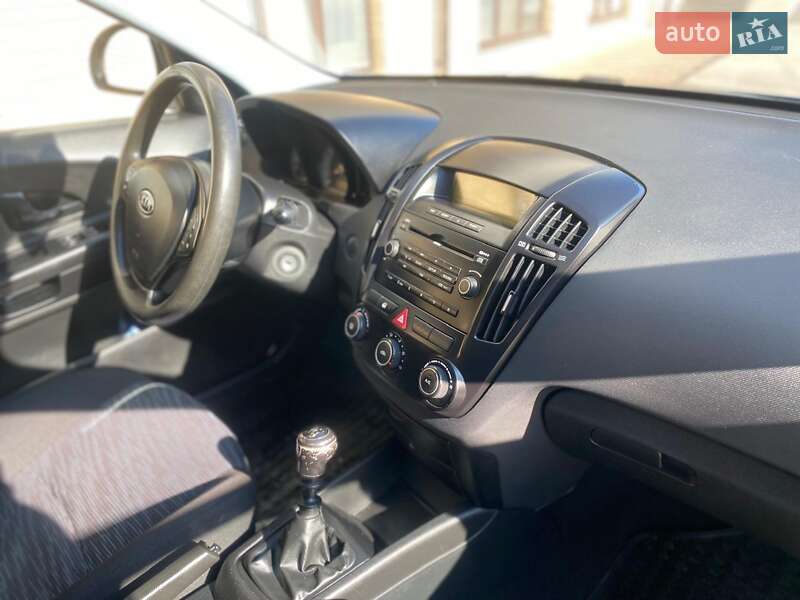 Хэтчбек Kia Ceed 2009 в Бердичеве