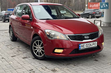 Хетчбек Kia Ceed 2010 в Дніпрі