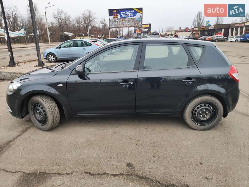 Универсал Kia Ceed 2010 в Кривом Роге фото 3 Универсал Kia Ceed 2010 в Кривом Роге