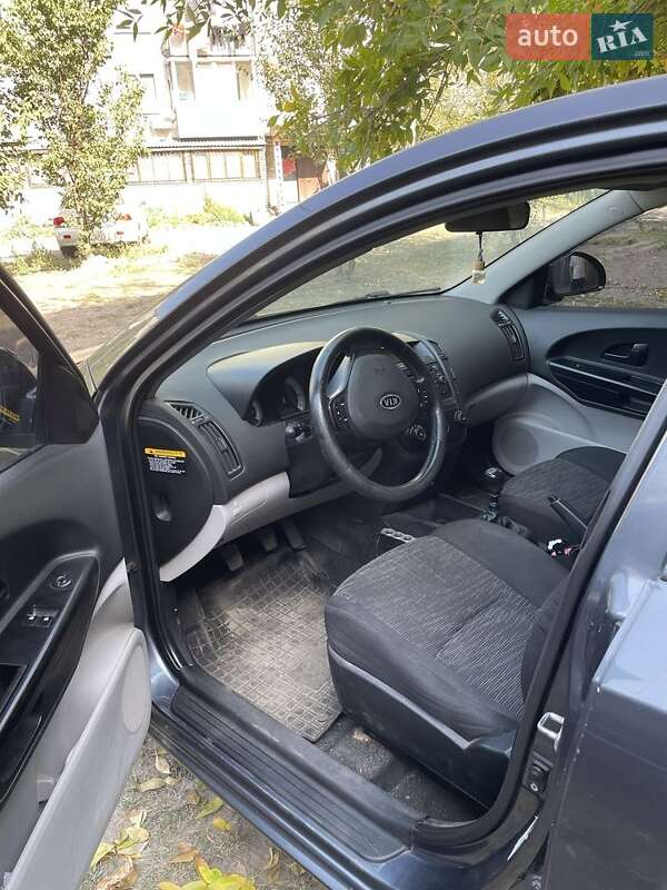 Хэтчбек Kia Ceed 2008 в Каменском