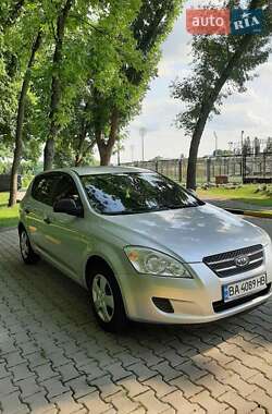 Хэтчбек Kia Ceed 2006 в Александрие