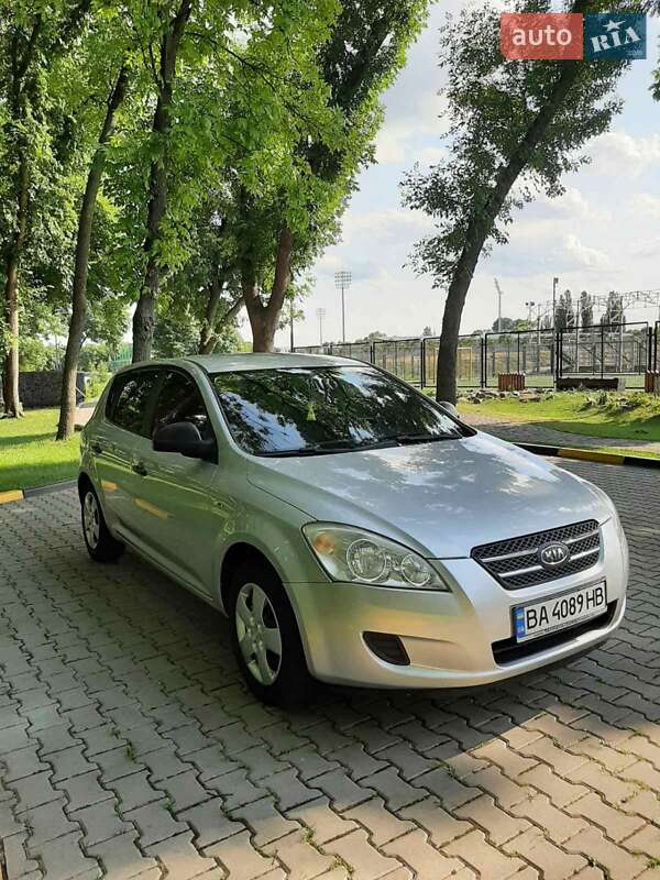 Хэтчбек Kia Ceed 2006 в Александрие