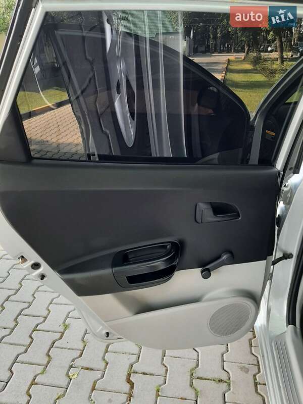 Хэтчбек Kia Ceed 2006 в Александрие