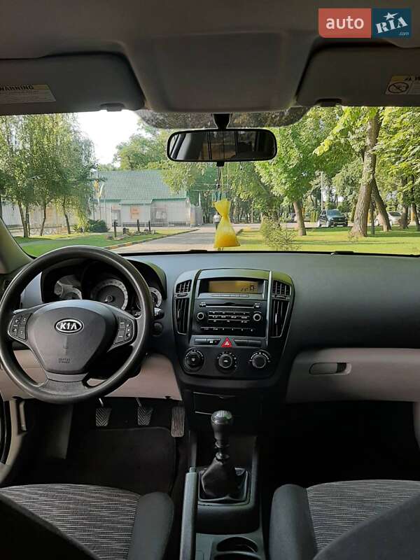 Хэтчбек Kia Ceed 2006 в Александрие
