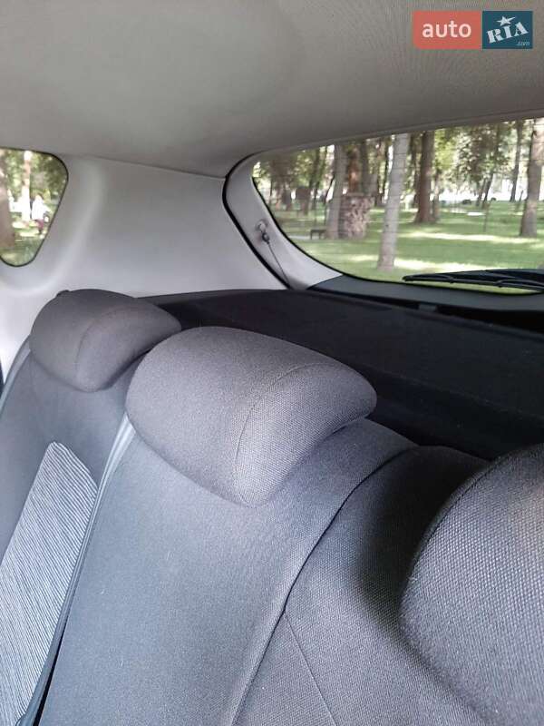 Хэтчбек Kia Ceed 2006 в Александрие