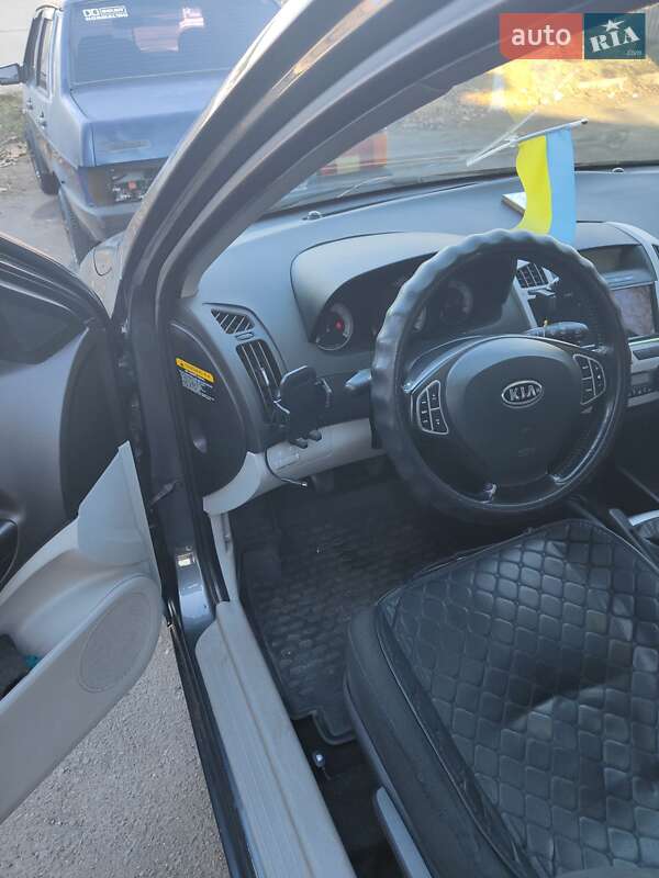 Хэтчбек Kia Ceed 2007 в Николаеве
