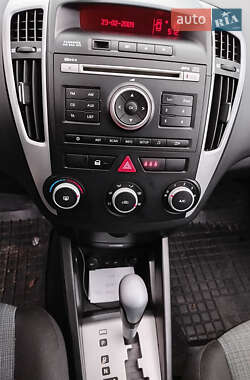 Хэтчбек Kia Ceed 2010 в 
