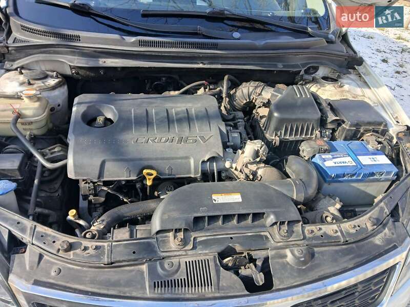 Хэтчбек Kia Ceed 2012 в Полтаве