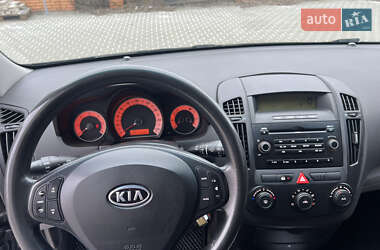 Хэтчбек Kia Ceed 2008 в Киеве