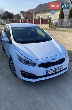 Хэтчбек Kia Ceed 2015 в Ужгороде