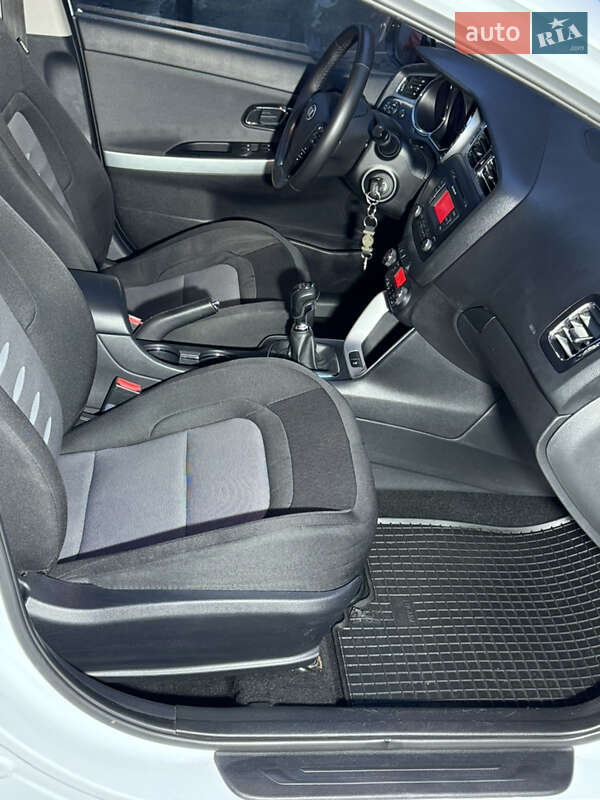 Хэтчбек Kia Ceed 2013 в Ужгороде