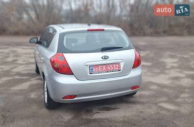 Хэтчбек Kia Ceed 2007 в 