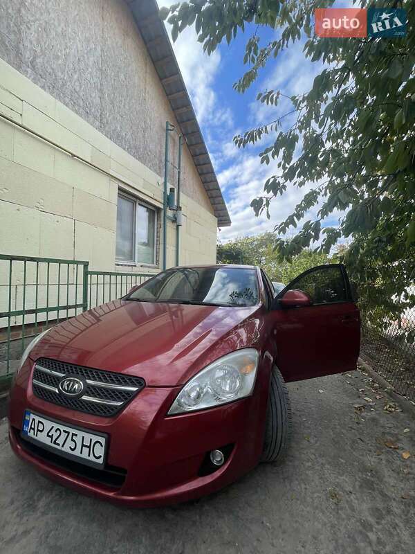 Хэтчбек Kia Ceed 2008 в Запорожье