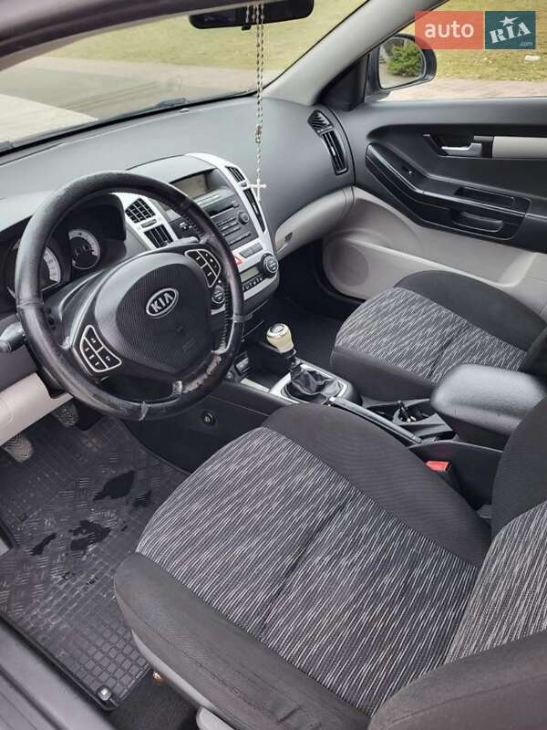 Хэтчбек Kia Ceed 2008 в Львове