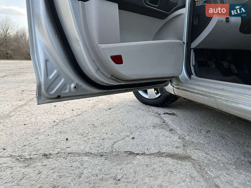 Хэтчбек Kia Ceed 2007 в Вольногорске