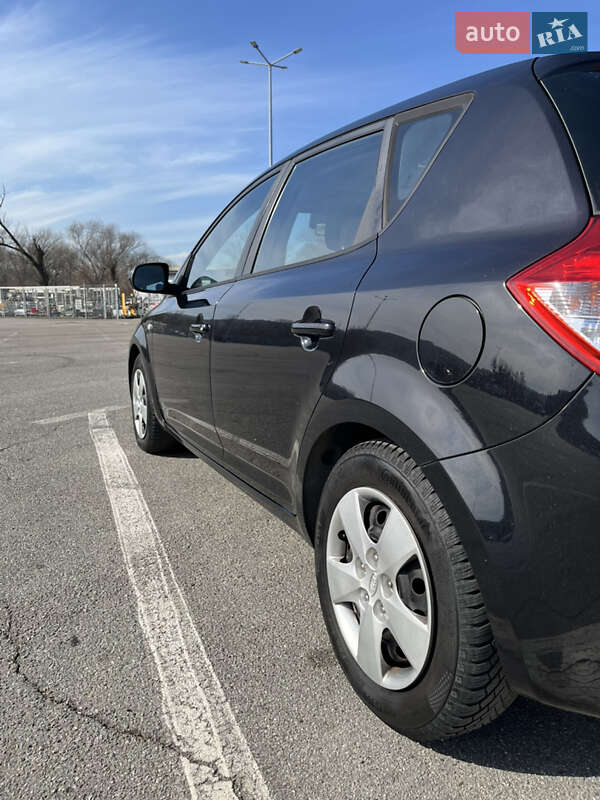 Хэтчбек Kia Ceed 2011 в Черновцах