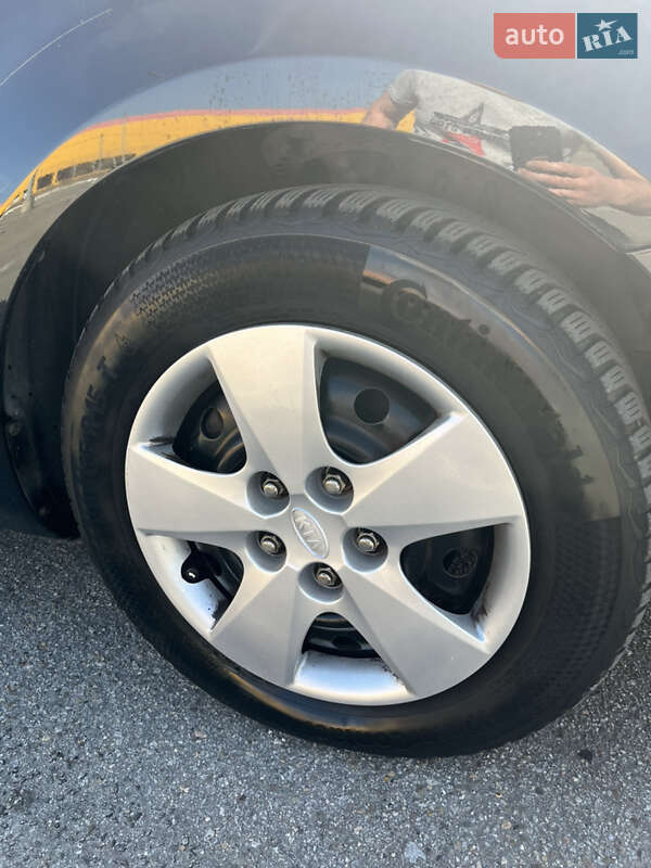 Хэтчбек Kia Ceed 2011 в Черновцах