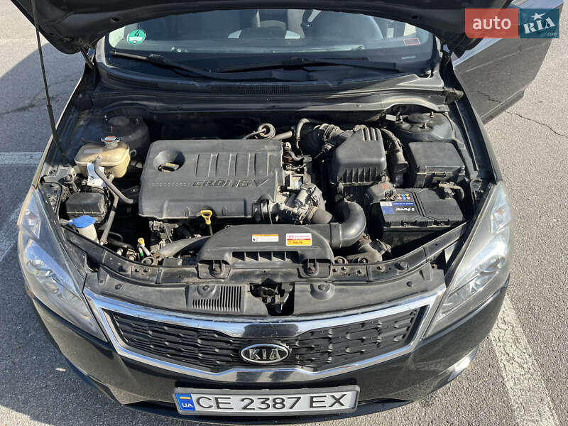 Хэтчбек Kia Ceed 2011 в Черновцах