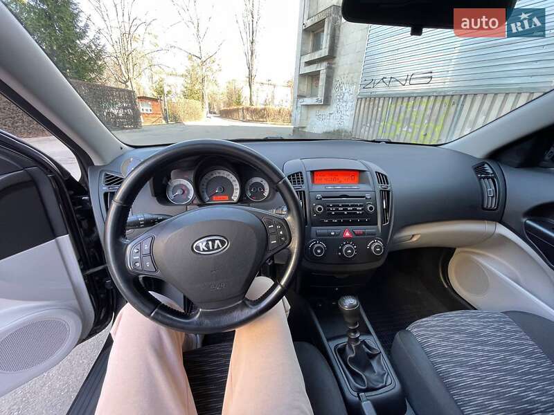 Хэтчбек Kia Ceed 2009 в Киеве