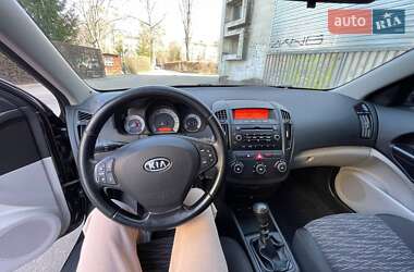 Хэтчбек Kia Ceed 2009 в 
