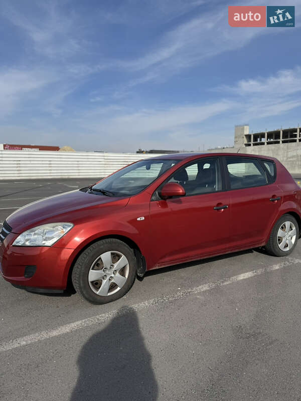 Хэтчбек Kia Ceed 2009 в Львове