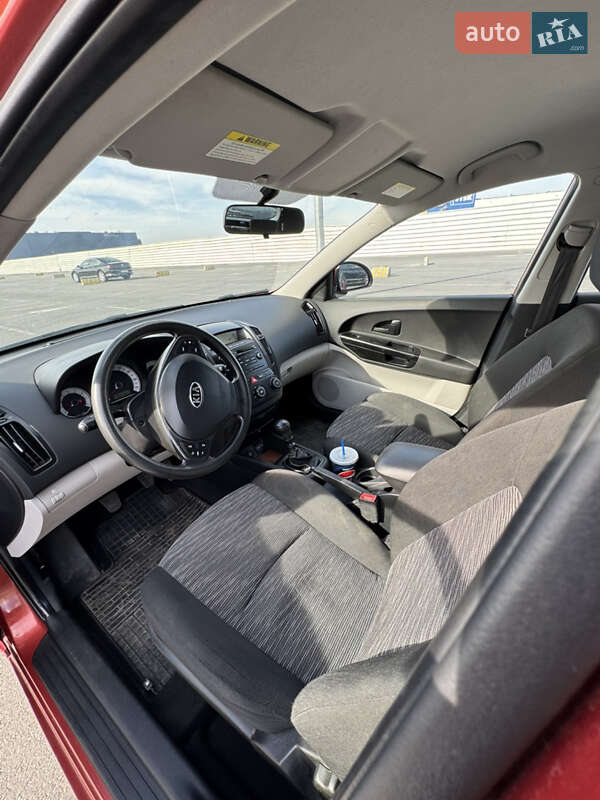 Хэтчбек Kia Ceed 2009 в Львове