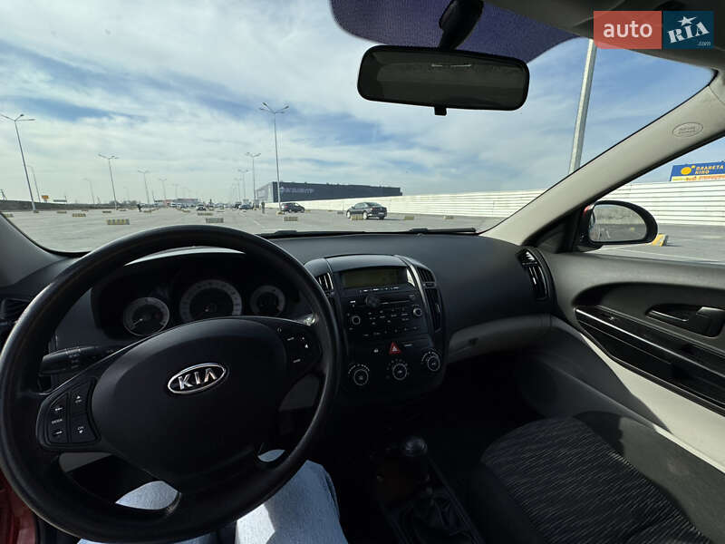 Хэтчбек Kia Ceed 2009 в Львове
