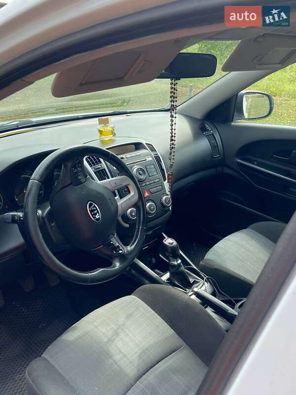 Хетчбек Kia Ceed 2012 в Береговому