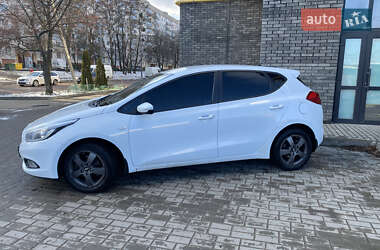 Хэтчбек Kia Ceed 2013 в 