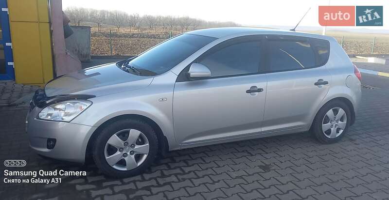 Хэтчбек Kia Ceed 2008 в Черновцах
