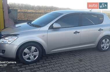 Хэтчбек Kia Ceed 2008 в Черновцах