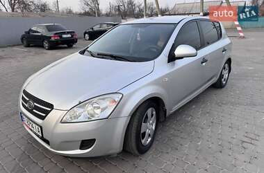 Хэтчбек Kia Ceed 2008 в Козельщине