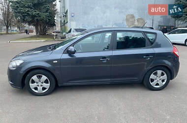 Хэтчбек Kia Ceed 2010 в Ровно