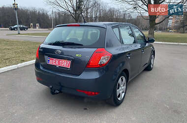 Хэтчбек Kia Ceed 2010 в Ровно