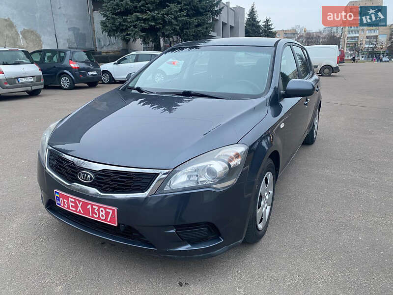 Хэтчбек Kia Ceed 2010 в Ровно