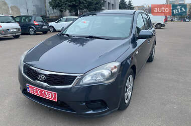 Хэтчбек Kia Ceed 2010 в Ровно