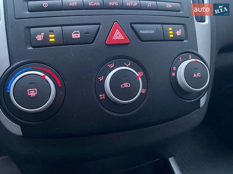 Хэтчбек Kia Ceed 2010 в Ровно