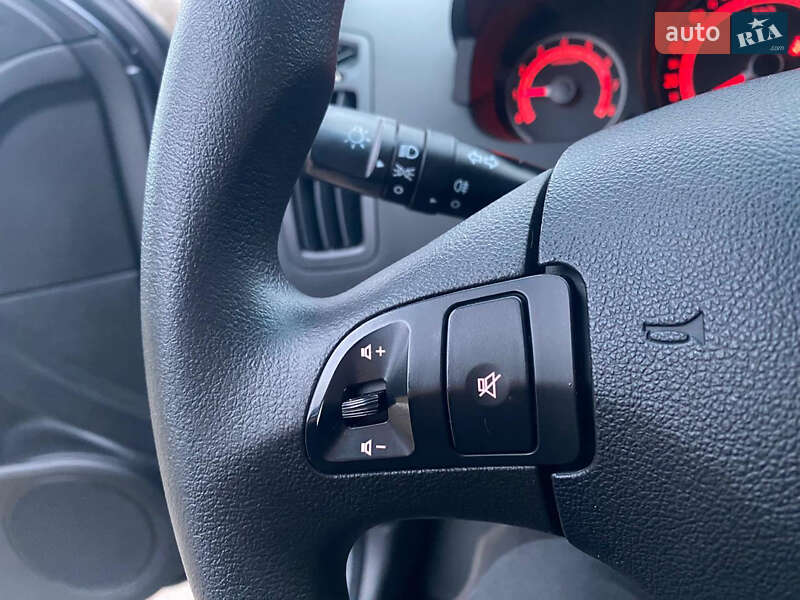 Хэтчбек Kia Ceed 2010 в Ровно