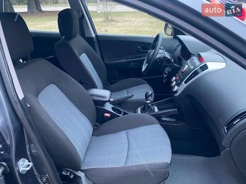 Хэтчбек Kia Ceed 2010 в Ровно