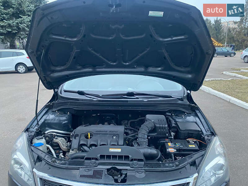 Хэтчбек Kia Ceed 2010 в Ровно