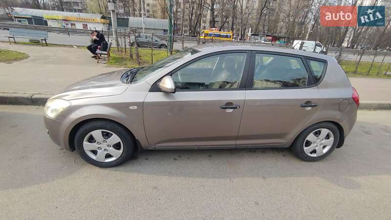 Хетчбек Kia Ceed 2008 в Києві фото 5 Хетчбек Kia Ceed 2008 в Києві