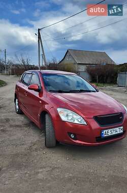 Хэтчбек Kia Ceed 2008 в 