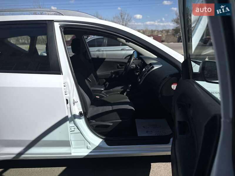 Универсал Kia Ceed 2011 в Сумах